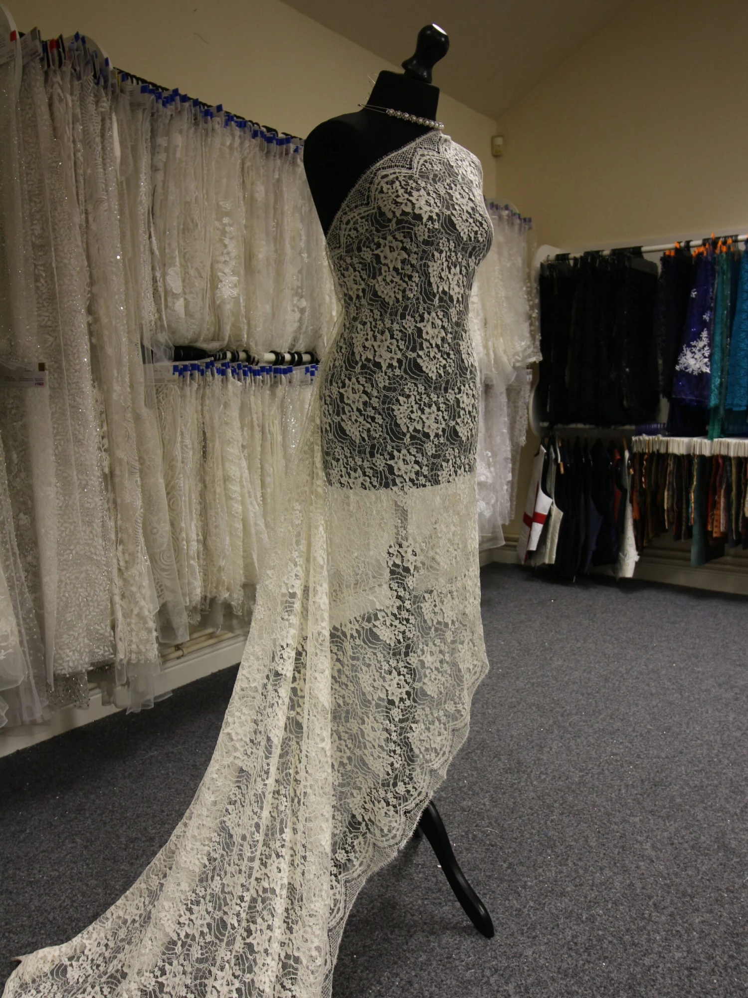 Ivory Chantilly Lace - Adrianna 4 Ivory Chantilly Lace - Adrianna - Image 2