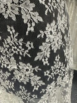 Ivory Chantilly Lace - Davina -Elegance in Lace IvoryChantillyLace Davina 33c03f3b 8e09 47a6 8c98 2d1ee18de18a