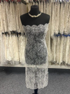 Ivory Chantilly Lace - Francesca