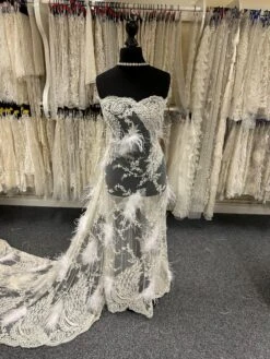 Ivory Beaded With White Feathers Lace - Chantelle