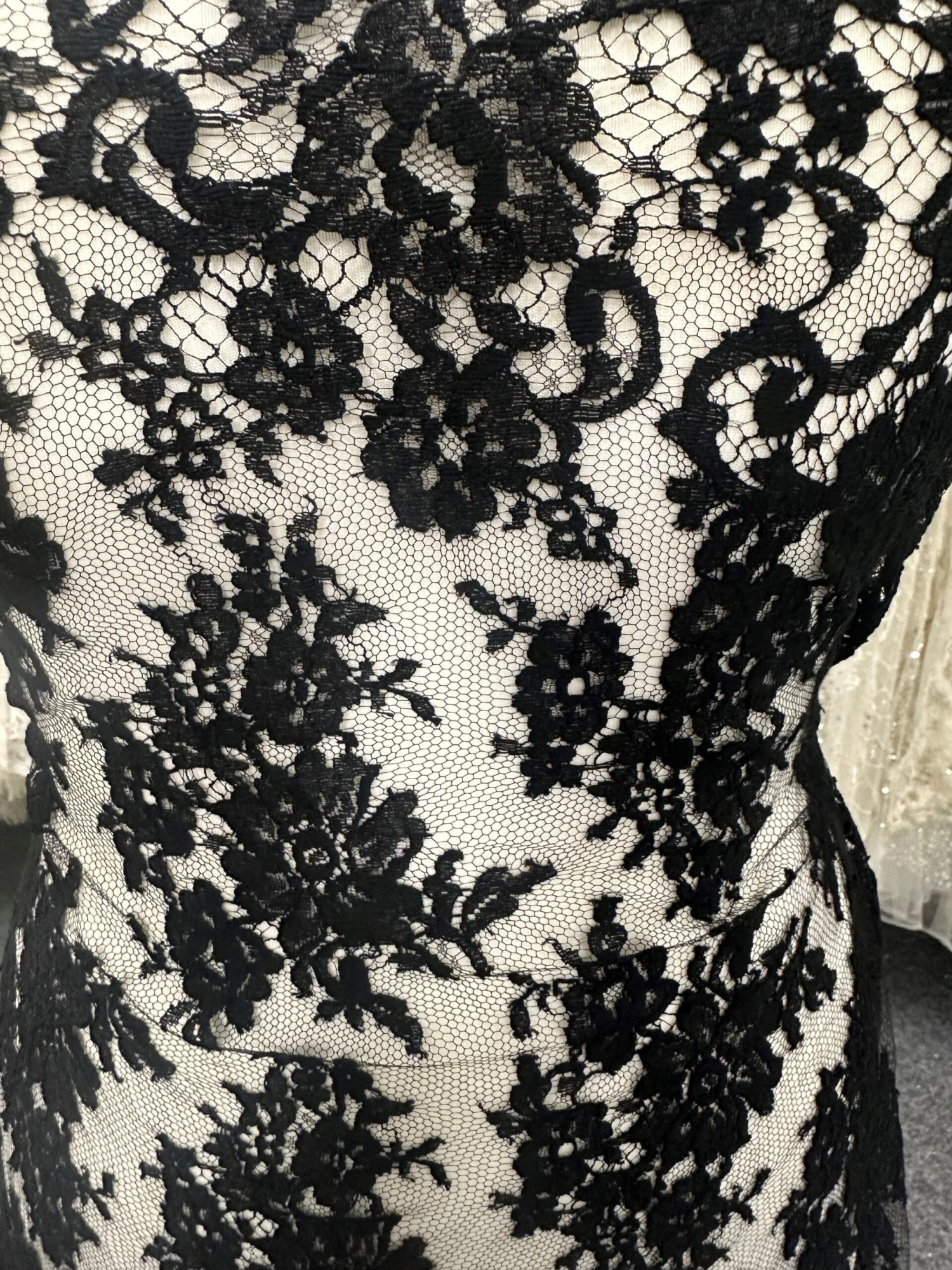 Black Chantilly Lace - Patricia 6 Black Chantilly Lace - Patricia - Image 4